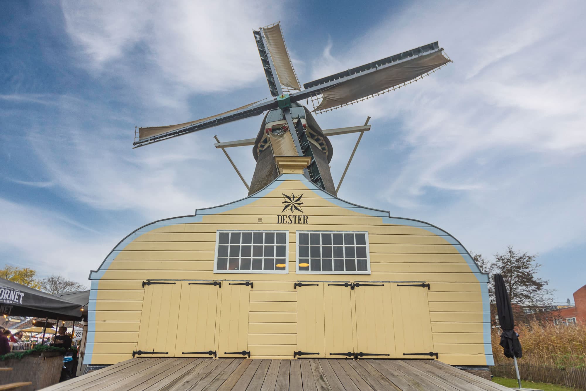 De buitenkant van Molen De Ster