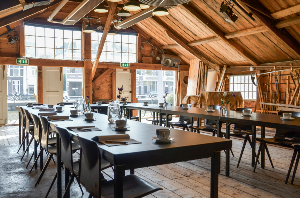 Vergaderen in de historische molen