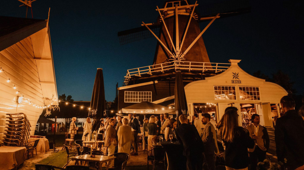 Molencafé terras aan het water